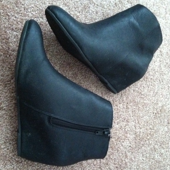 Black ankle bootie& grey bootie
