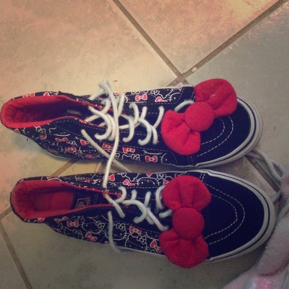 Red and black hello kitty