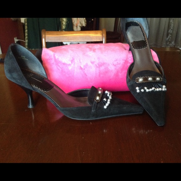Paolo pearl embellished pump size 8 1/2
