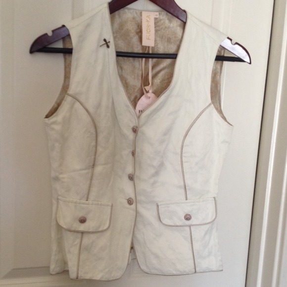 Vest with beige piping