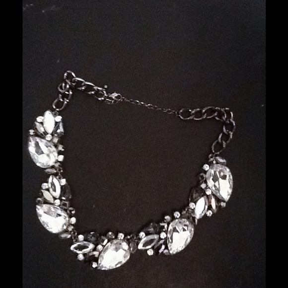 Forever 21 Jewelry - DIAMOND STATEMENT NECKLACE (NWOT)