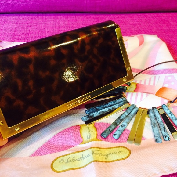 Tory Burch Sunglasses Case - Picture 2 of 3
