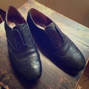 Crown Vintage Laceless Wingtip Oxfords / Brogues