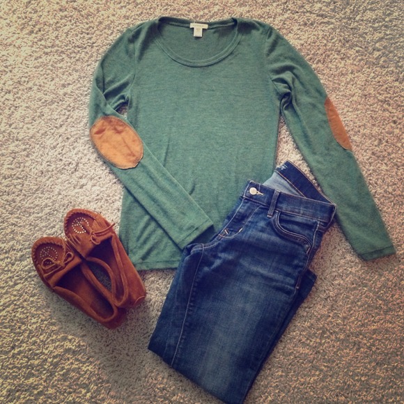 SOLD IN BUNDLE NWOT Trendy elbow patch shirt