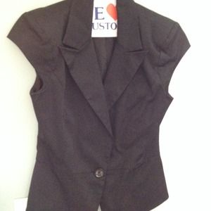 Black short sleeve blazer