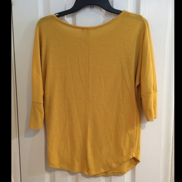 ⭕️SOLD⭕️ Mustard yellow top - Picture 2 of 3
