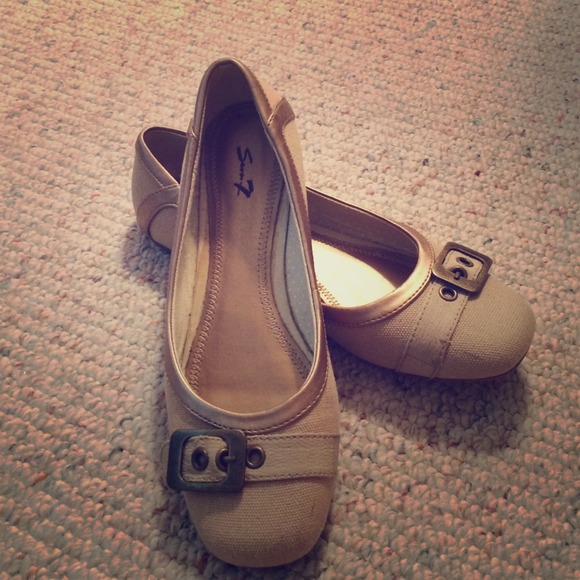 ⚡️⚡️Barely worn tan and gold flats⚡️⚡️