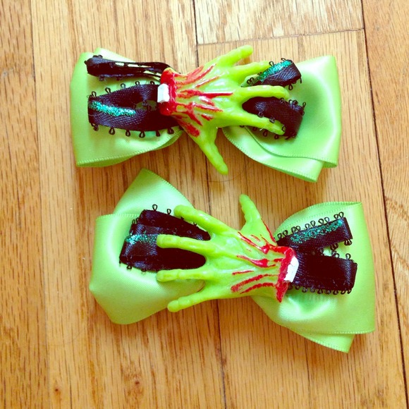 BRAAAIINNSS HAIR BOW 🎀