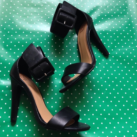 Black Single-sole Heels