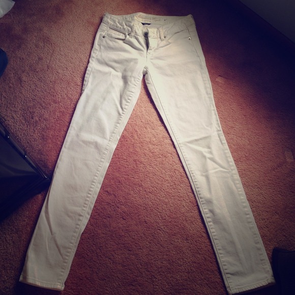 White American Eagle Jeans