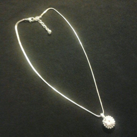 Silver tone necklace & pendant - Picture 2 of 2