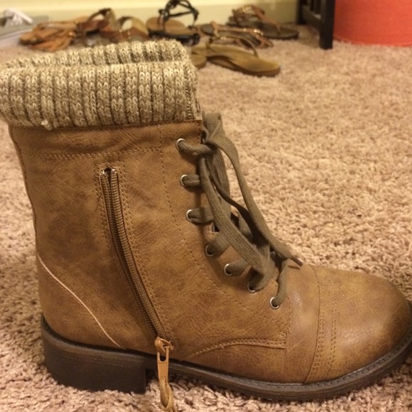 Never worn combat boots!!