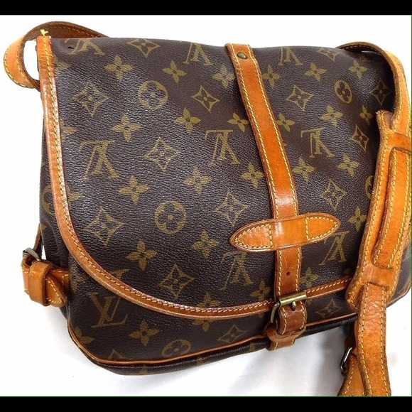 Louis Vuitton Handbags - SOLD 💯AUTHENTIC LV cute cross body bag