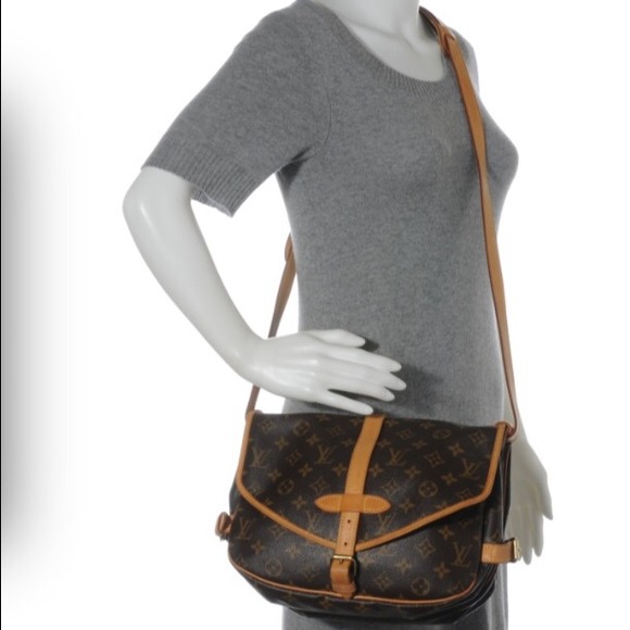 SOLD 💯AUTHENTIC LV cute cross body bag - Picture 4 of 4