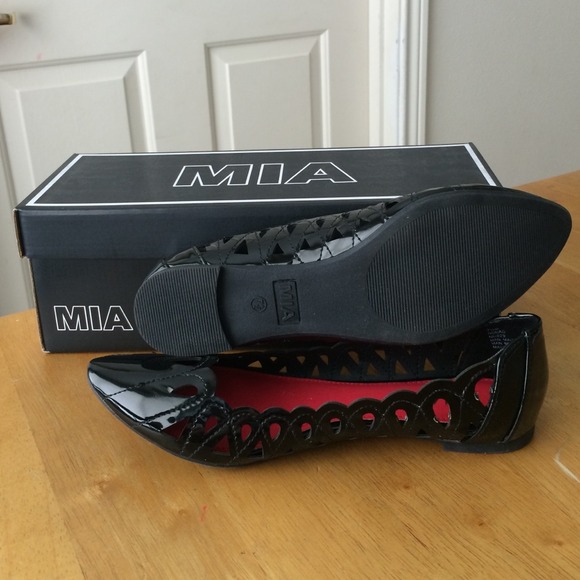 🎉HP🎉 Patent black flats - Picture 2 of 4