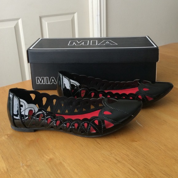 🎉HP🎉 Patent black flats - Picture 3 of 4