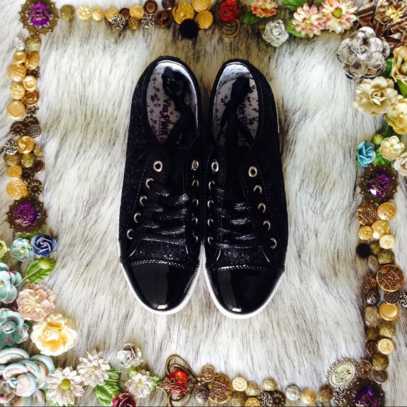 Via Pinky Shoes - Glitter Lace Patent Capped Toe Sneakers 7