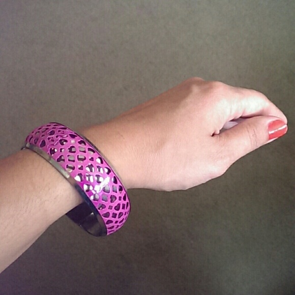 Retro Metal Pink Heart Bangle Bracelet