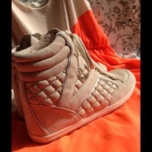 Vince Camuto Follie Sneaker