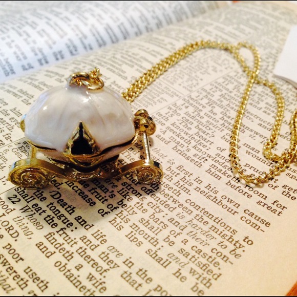 Jewelry - Princess Carriage Locket Necklace