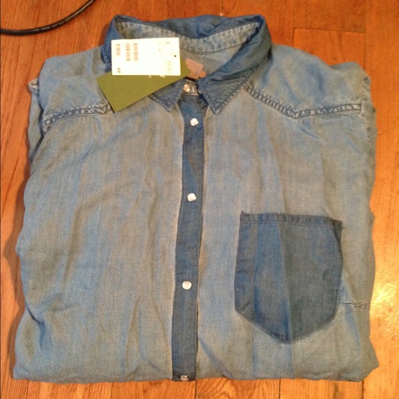 H&M Denim/ Chambray Button Up Shirt