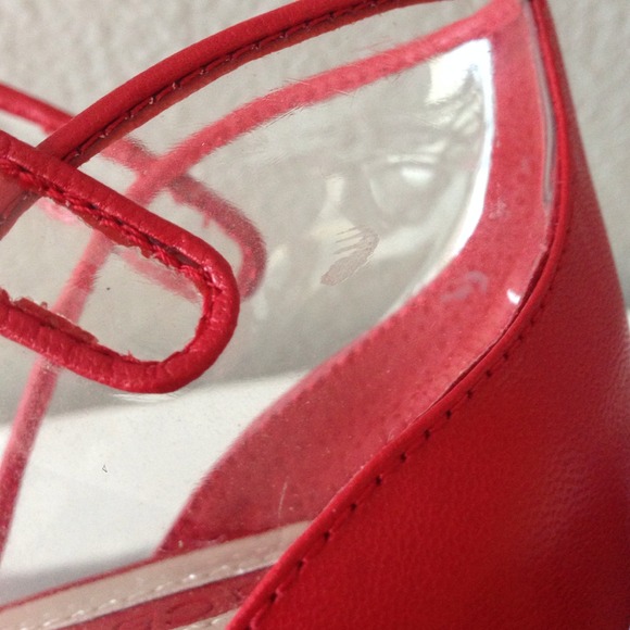 BCBGeneration Red Heels 7 - Picture 4 of 4