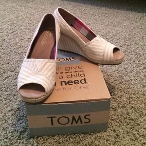 TOMS wedges