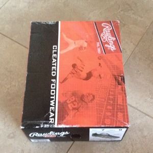 Soccer cleats with free accessories