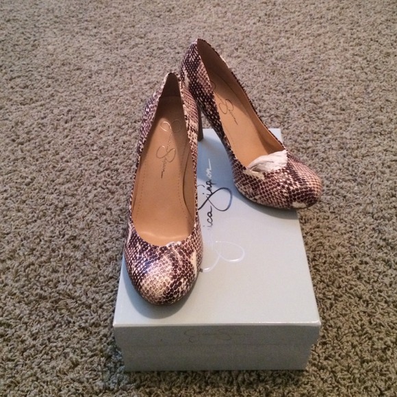 Jessica Simpsons Snake skin pumps ❗️Brand New❗️
