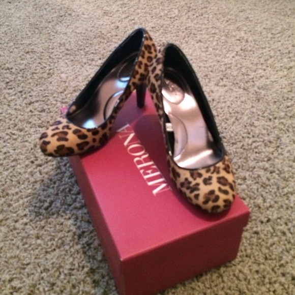 Leopard pumps