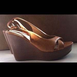 Beige slingback platform shoes