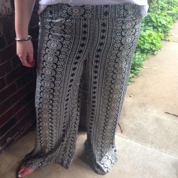 Patterned wide-leg pants - Picture 2 of 3