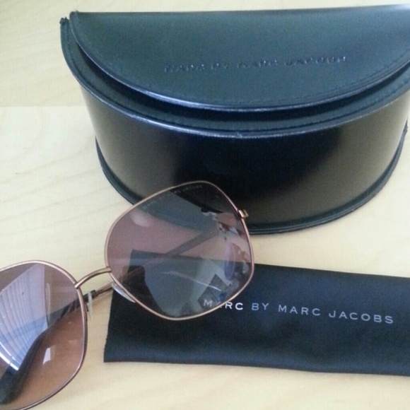 ☆4th of July Sale!☆♥HP 5/29♥Marc Jacobs sunglasses