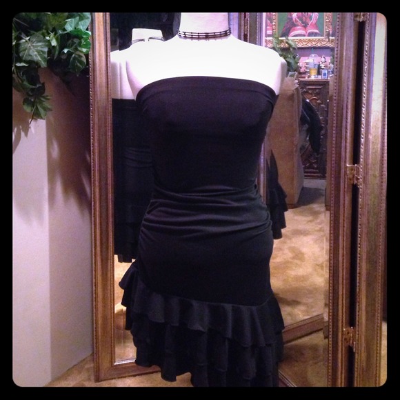 ⏰WEEKEND SALE⏰The Perfect "Little Black" Dress 🌺