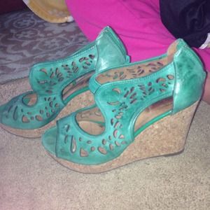 Green cutout Wedges