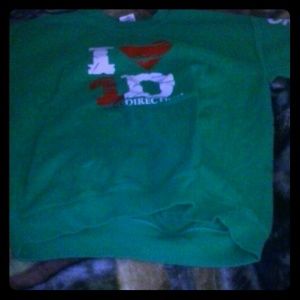 one direction sweat shirt.