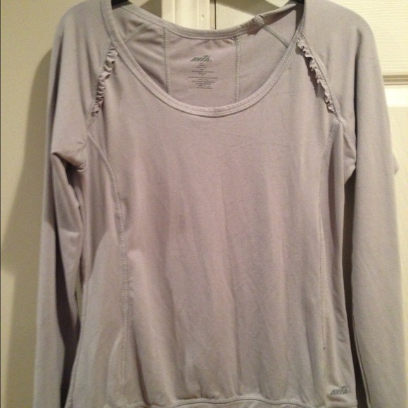 Avia workout top with thumb holes, worn once