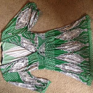 Funky pattern stretchy v-neck top