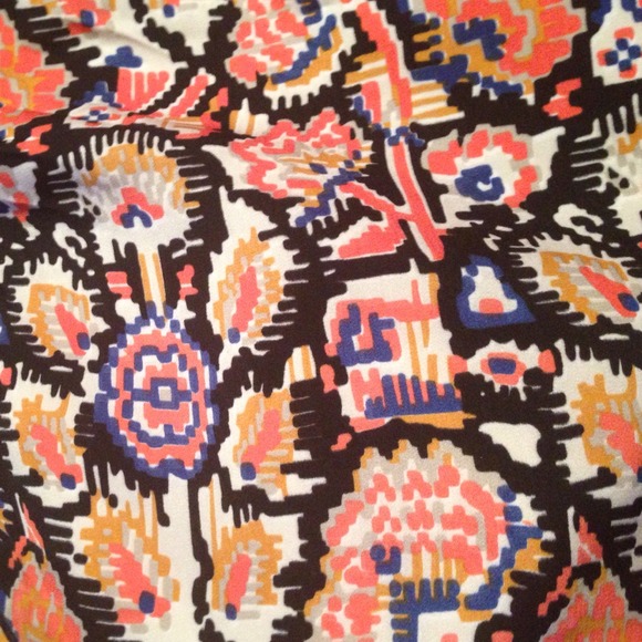 Size 8 multicolor print skirt - Picture 2 of 4