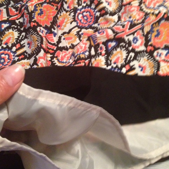 Size 8 multicolor print skirt - Picture 3 of 4