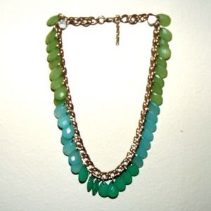 NWOT Teardrop Statement Necklace