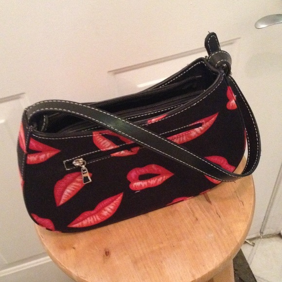 Fun kisses shoulder bag/reduced! - Picture 3 of 3