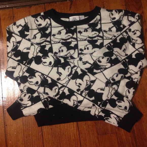 Cropped black and white Mickey Mouse sweater