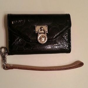 ??REDUCED!!??Michael Kors Wristlet iphone 4s!!