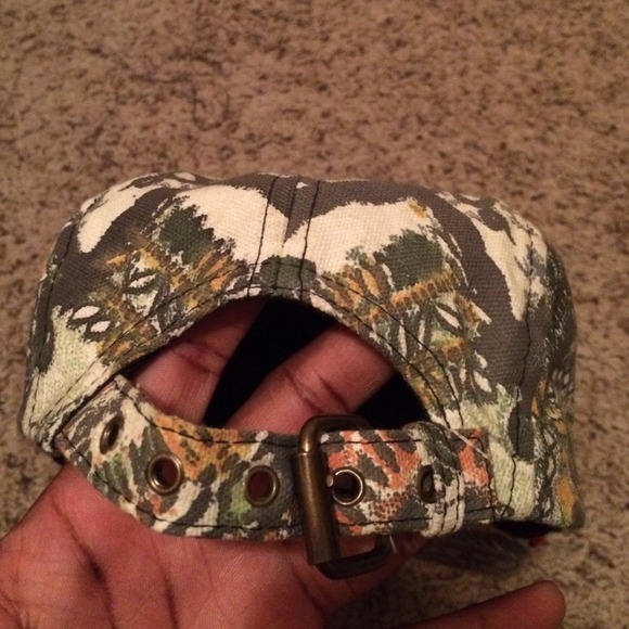 5 panel - Picture 2 of 2