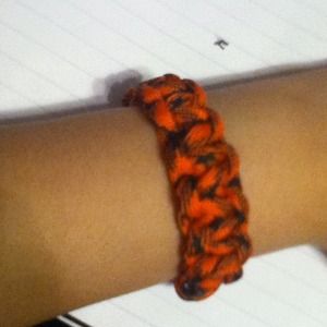 Paracord bracelets w/buckles