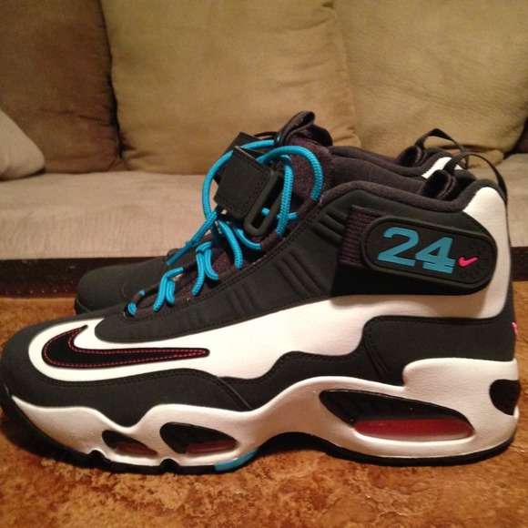 Nike Shoes - Nike Air Griffey Max 1