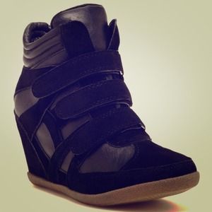 Nyla Baliza Wedge Sneaker