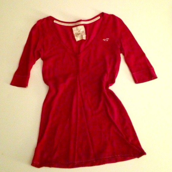 Red hollister tee-bundled
