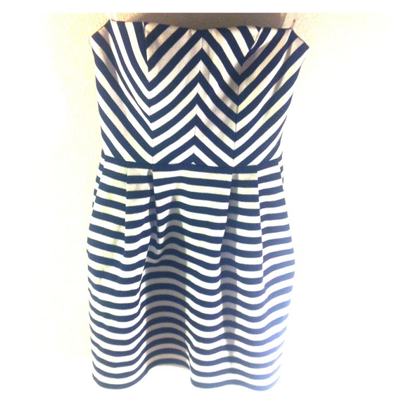 Geometric Strapless Blue & white Dress